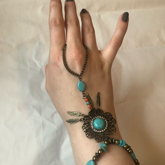 Jewelry - Native American style bracelet with finger hook